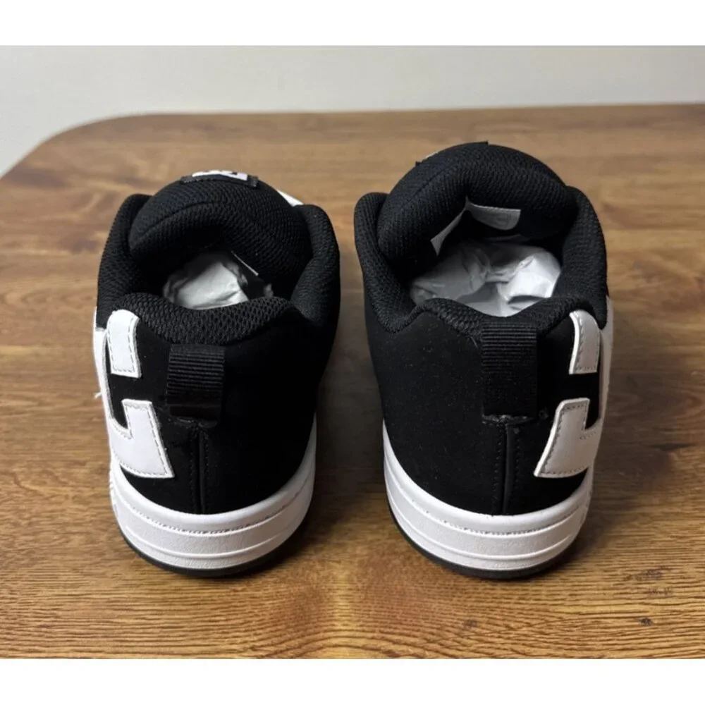 DC Court Graffik Low Top Skate boy's Shoe Sneaker, Black/White, 5 US Big Kid - Picture 5 of 9